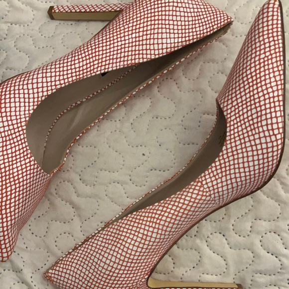 Size 11 shoes - Picture 5 of 9